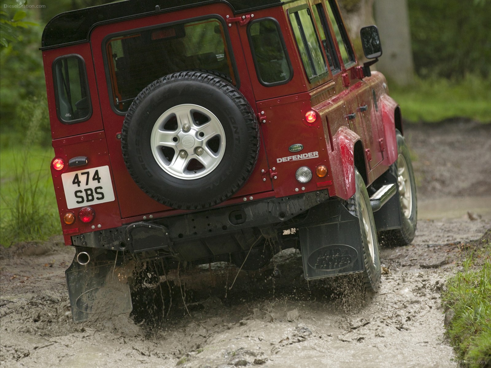 Land Rover Defender 2013